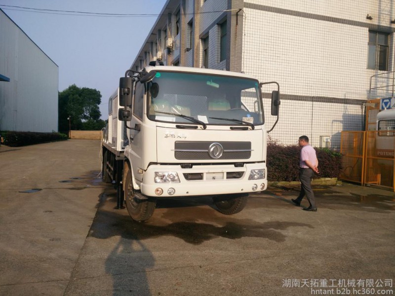 攪拌機(jī)天拓小型攪拌泵車  泵車