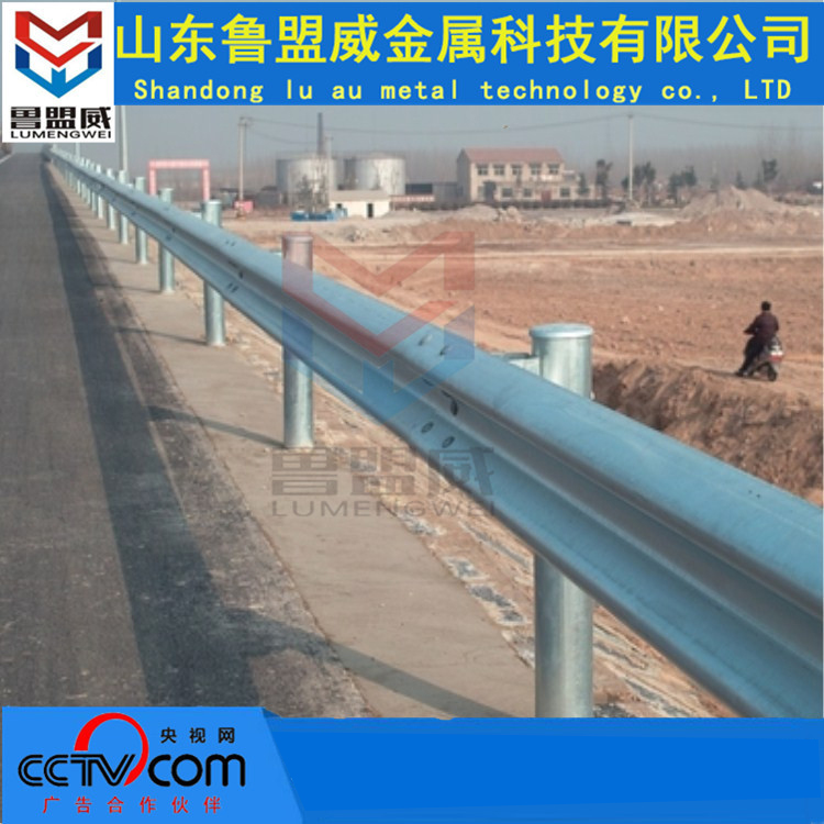 護(hù)欄板廠家生產(chǎn)批發(fā)波形護(hù)欄板防撞護(hù)欄公路波形梁      護(hù)欄板