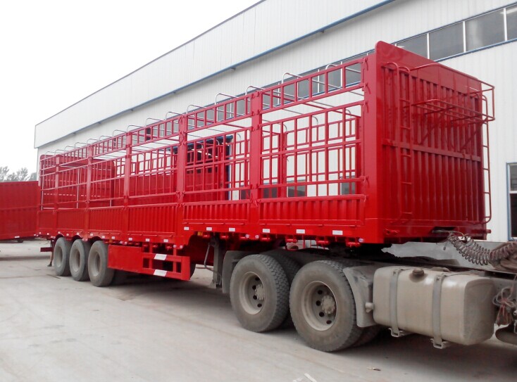 廠家直銷供應(yīng)倉欄運(yùn)輸半掛車，低平板掛車高強(qiáng)鋼材
