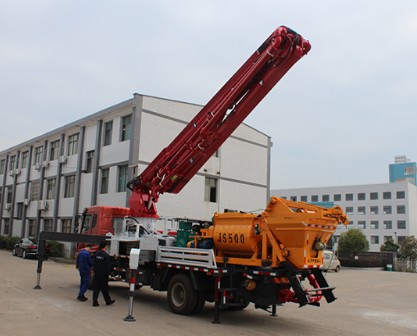 天拓重工移動式攪拌輸送一體機(jī)湖南天拓重工機(jī)械有限公司    混凝土泵車