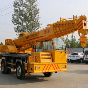 小吊車廠家濟(jì)寧吊車 通達(dá)廠家直銷 汽車吊