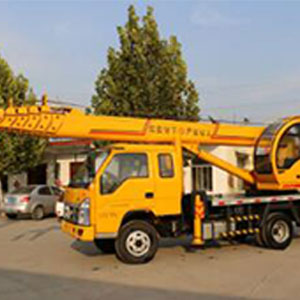 濟(jì)寧通達(dá) 福田Z5 8T上牌汽車(chē)吊 汽車(chē)吊 拐彎靈活