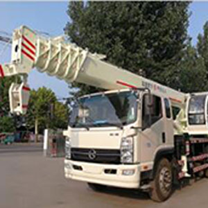 濟(jì)寧通達(dá) 凱馬12T汽車(chē)吊  汽車(chē)吊 拐彎靈活