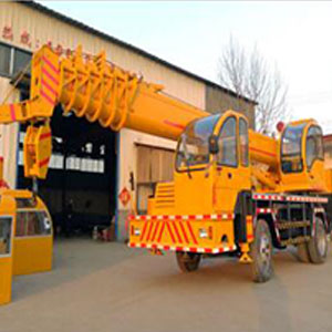 濟(jì)寧通達(dá) 自制吊變形吊車(chē)  汽車(chē)吊 拐彎靈活
