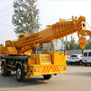 濟(jì)寧通達(dá) 自制吊變形吊車(chē)  汽車(chē)吊 拐彎靈活