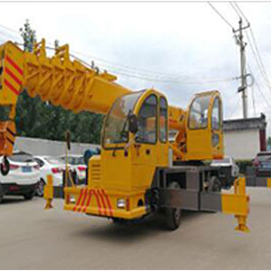 濟(jì)寧通達(dá) 自制吊變形吊車(chē)  汽車(chē)吊 拐彎靈活