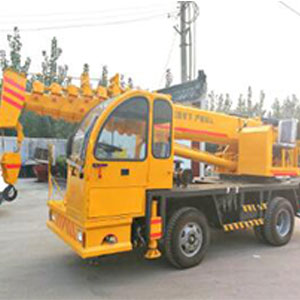 濟(jì)寧通達(dá) 自制吊變形吊車(chē)  汽車(chē)吊 拐彎靈活