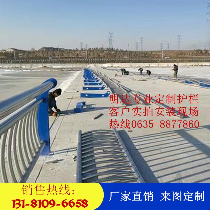 橋梁立柱 橋梁護(hù)欄 不銹鋼復(fù)合管?chē)娝軜蛄悍雷o(hù)欄 不銹鋼復(fù)合管欄桿
