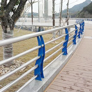 不銹鋼復合管欄桿 聊城不銹鋼復合護欄管生產(chǎn)廠 橋梁防撞護欄