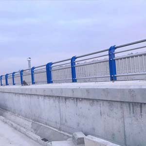 不銹鋼復(fù)合管護(hù)欄 景觀不銹鋼復(fù)合管護(hù)欄     不銹鋼復(fù)合管護(hù)欄