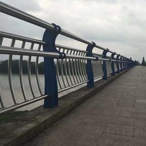 防撞不銹鋼復(fù)合管護(hù)欄 河道隔離不銹鋼復(fù)合管護(hù)欄  不銹鋼復(fù)合管護(hù)欄