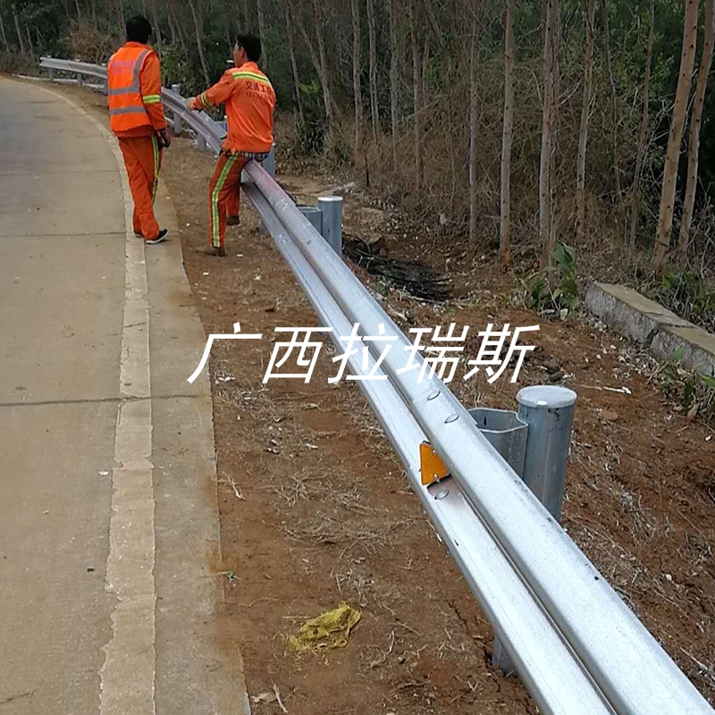 福建鄉(xiāng)鎮(zhèn)公路護(hù)欄 山路防撞護(hù)欄 護(hù)欄廠家直銷價格