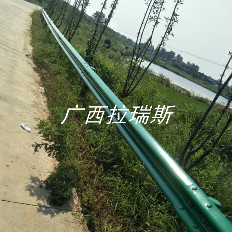 云南高速公路護(hù)欄 波形護(hù)欄廠家今日批發(fā)價(jià)格