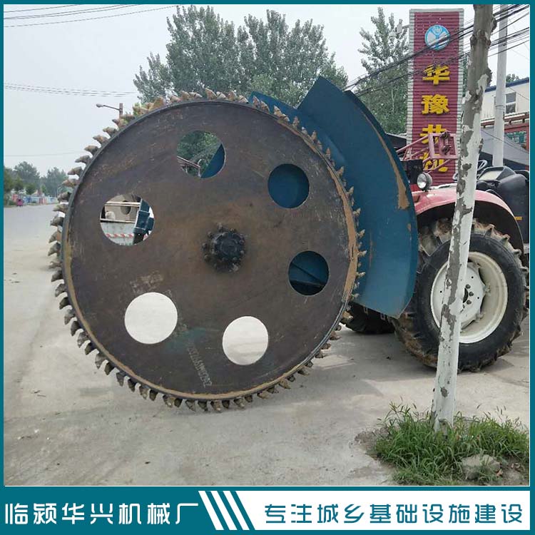 華興拖拉機(jī)帶圓盤開溝機(jī)  河南開溝機(jī)廠家 輪式開溝機(jī)