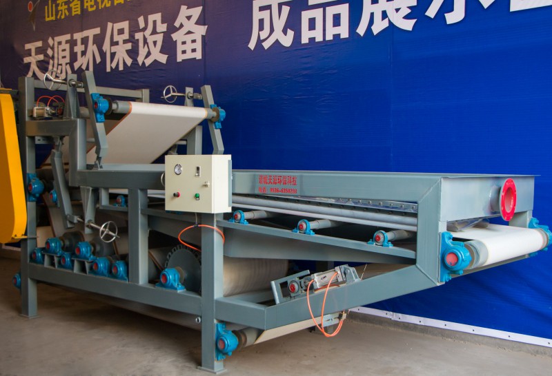 帶式壓濾機(jī)，帶式壓濾機(jī)廠家，天源環(huán)保專業(yè)制作泥沙壓濾機(jī)