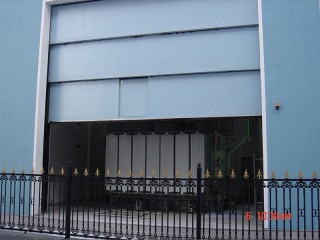 多塊提升門(mén) 工業(yè)多塊提升門(mén)廠家 提升門(mén)訂做安裝