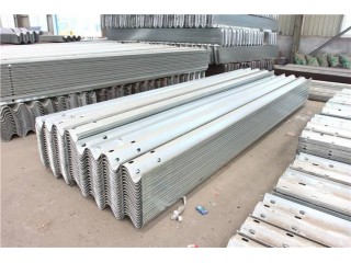 冠縣潤浩：防撞護(hù)欄板、波形護(hù)欄板、護(hù)欄板配件廠家直銷